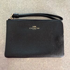 Coach Black Leather Corner Zip Preppy Minimalist Wristlet Wallet S